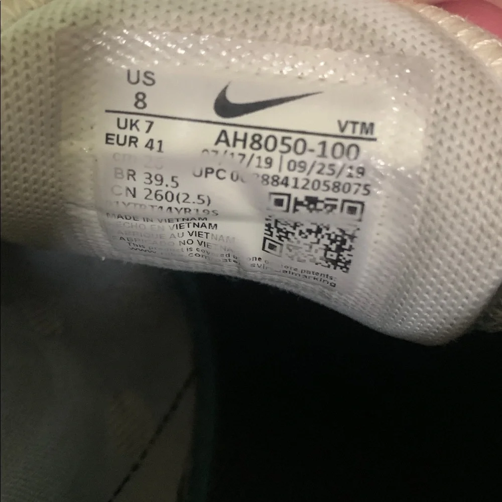 Nike Air Max 270 White and Black Tennis Shoes Size 8 - Picture 6 of 6